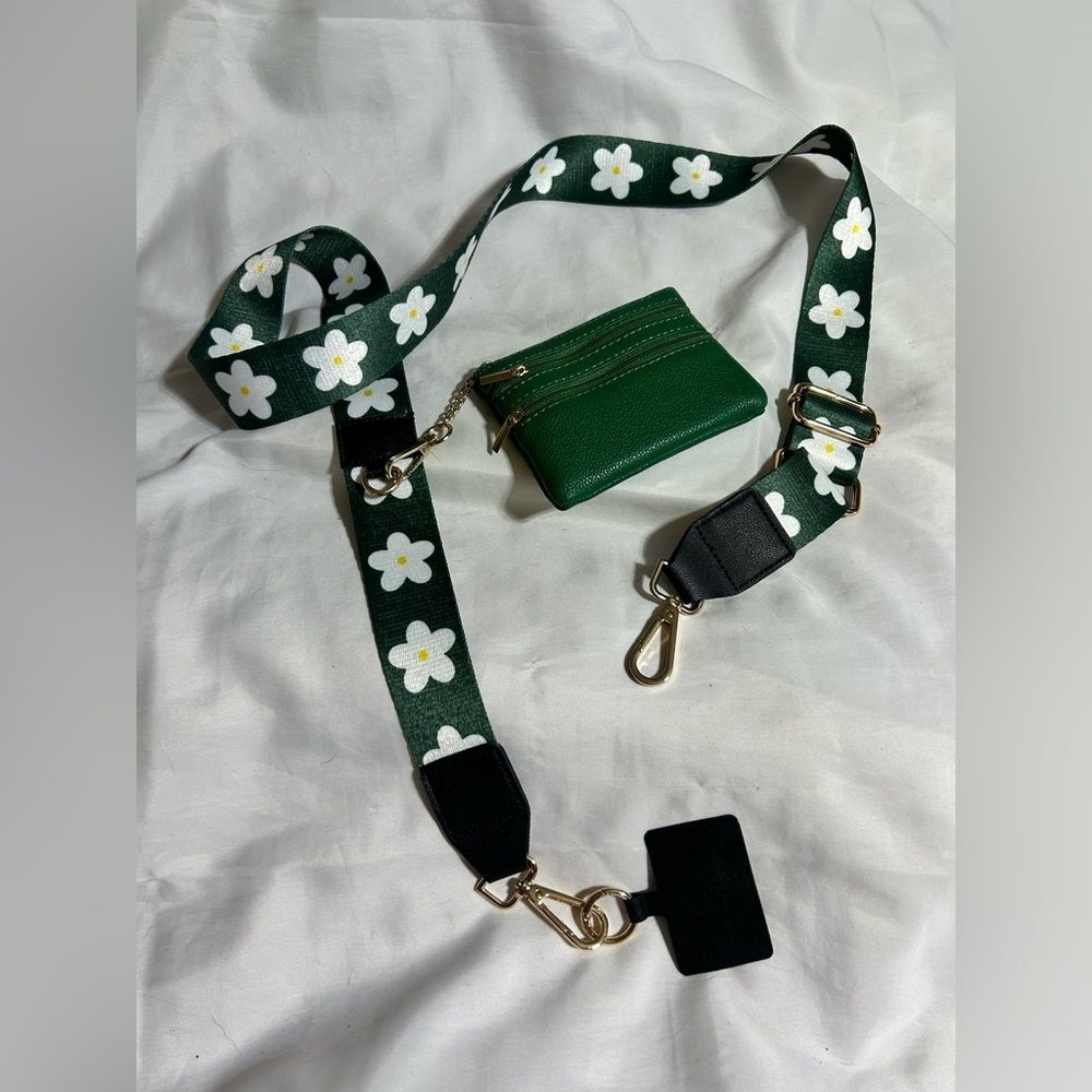 Phone Holder Coin Purse 🌼 NWOT Green Faux Leather Floral Strap Crossbody